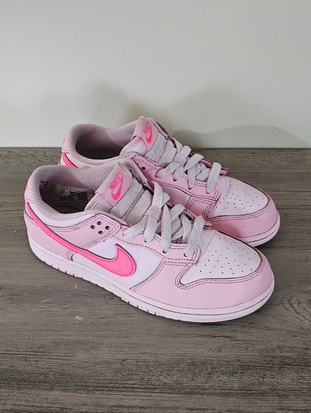 Nike Dunk Low Top Sneakers Triple Pink Girl 2.5 Y